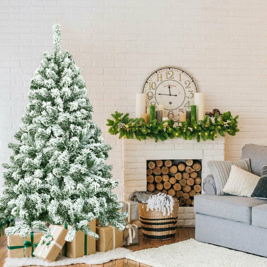 4.5 Feet Snow Flocked Artificial Christmas Tree with 400 Tips
